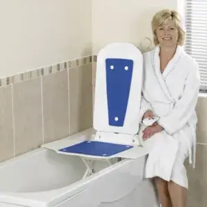 Silla para bañera elevador eléctrico "Bath master" con usuario