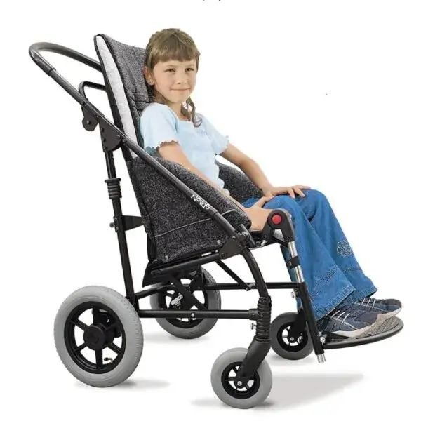 Silla de ruedas infantil Buggy Novus con usuario